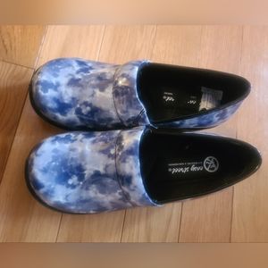 Easy Street Clogs Blue Tiedye Sz 9 Wide